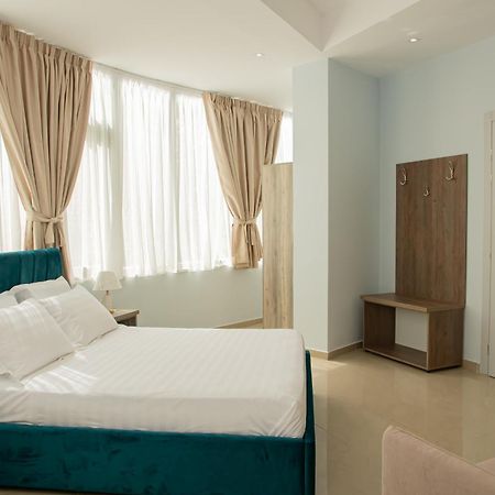 Alv Rent Rooms فلورا المظهر الخارجي الصورة