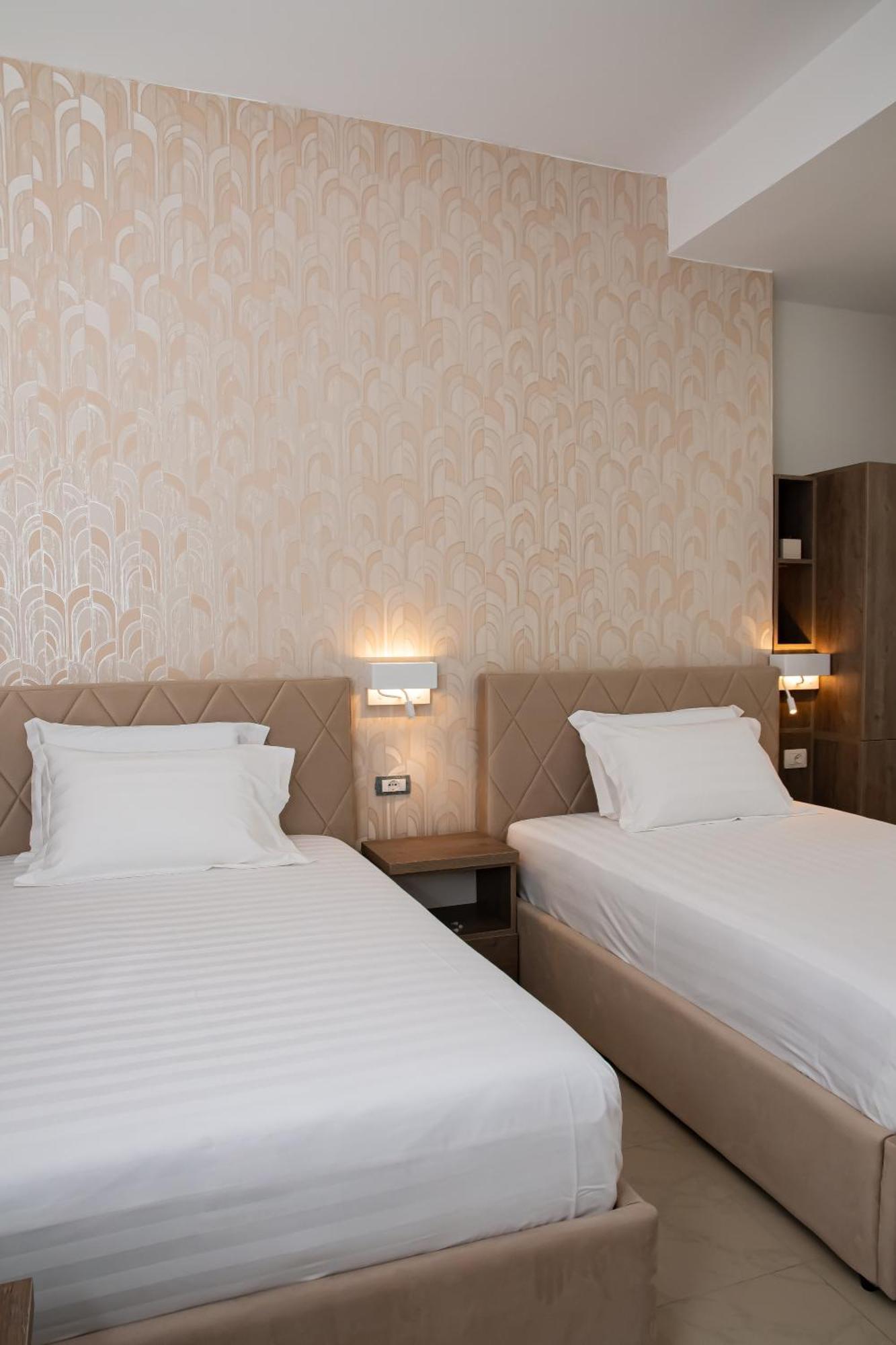 Alv Rent Rooms فلورا المظهر الخارجي الصورة