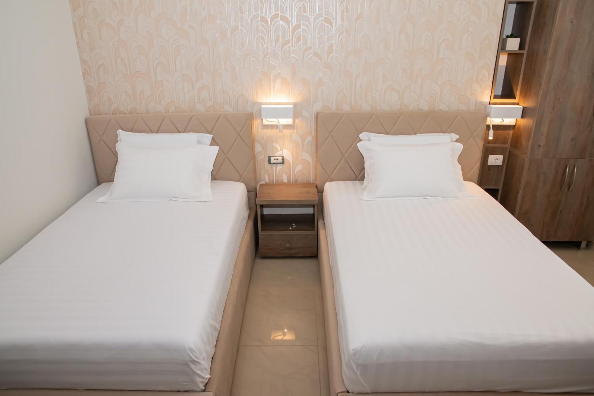 Alv Rent Rooms فلورا المظهر الخارجي الصورة