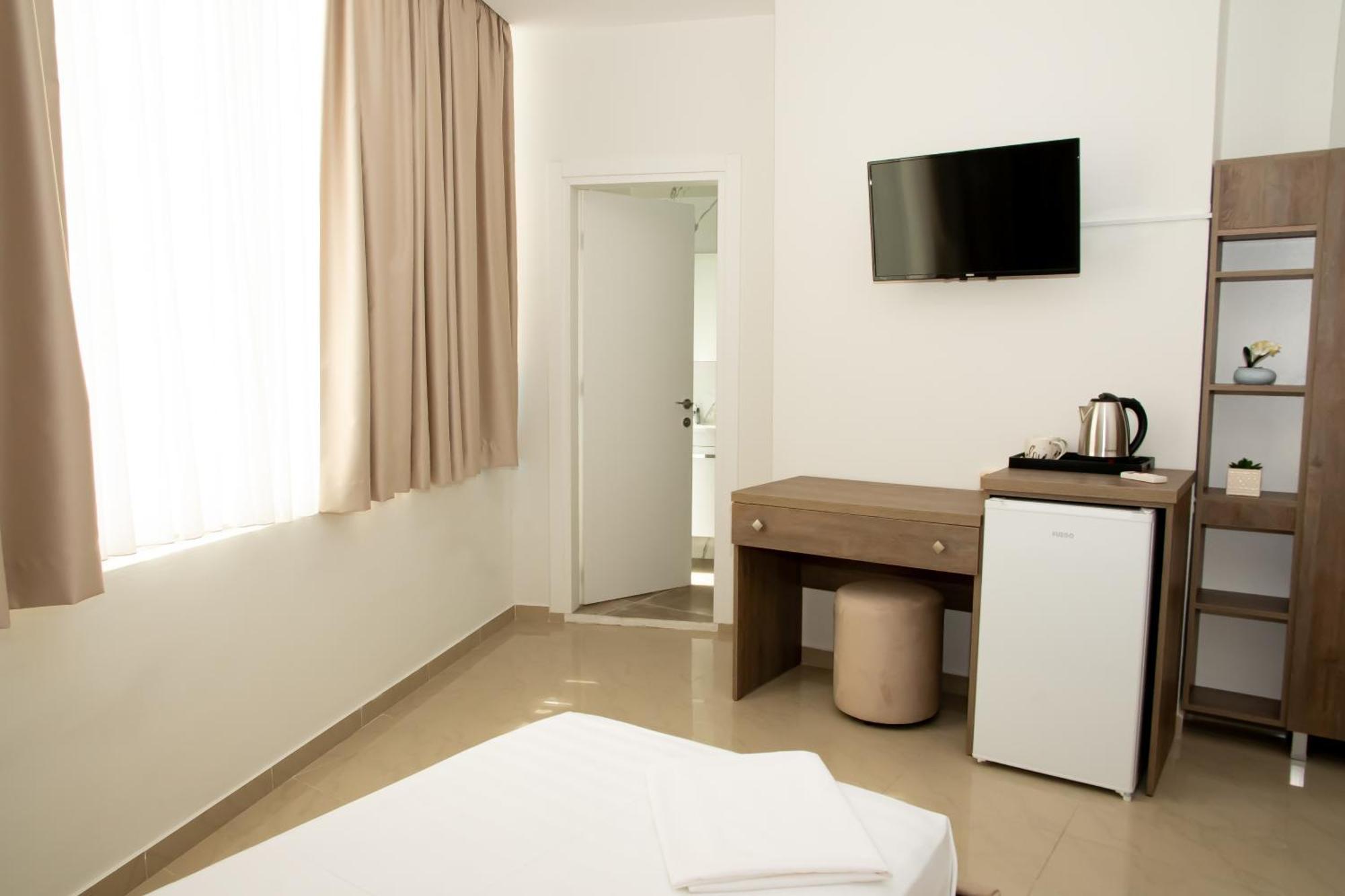 Alv Rent Rooms فلورا المظهر الخارجي الصورة