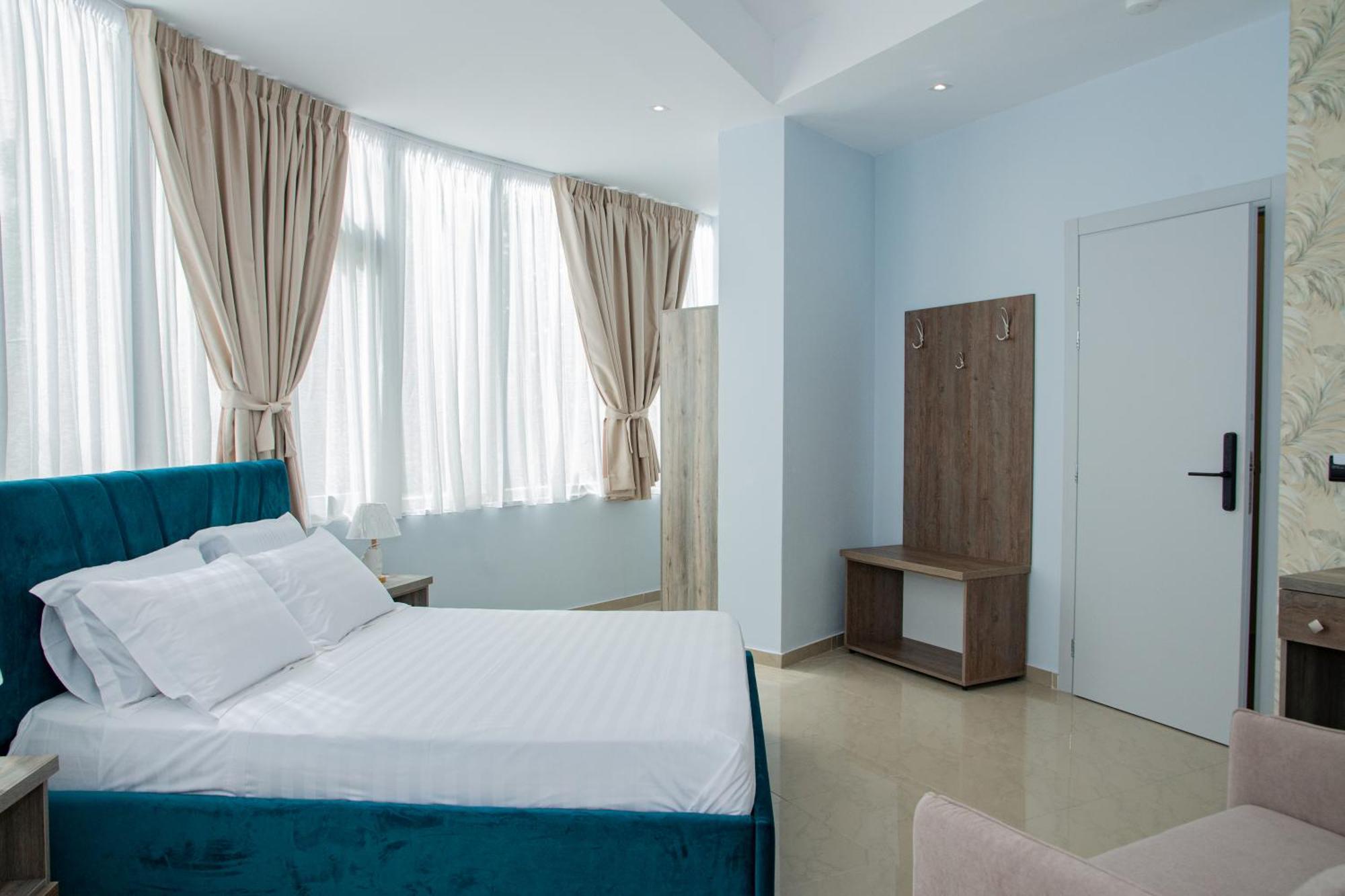 Alv Rent Rooms فلورا المظهر الخارجي الصورة