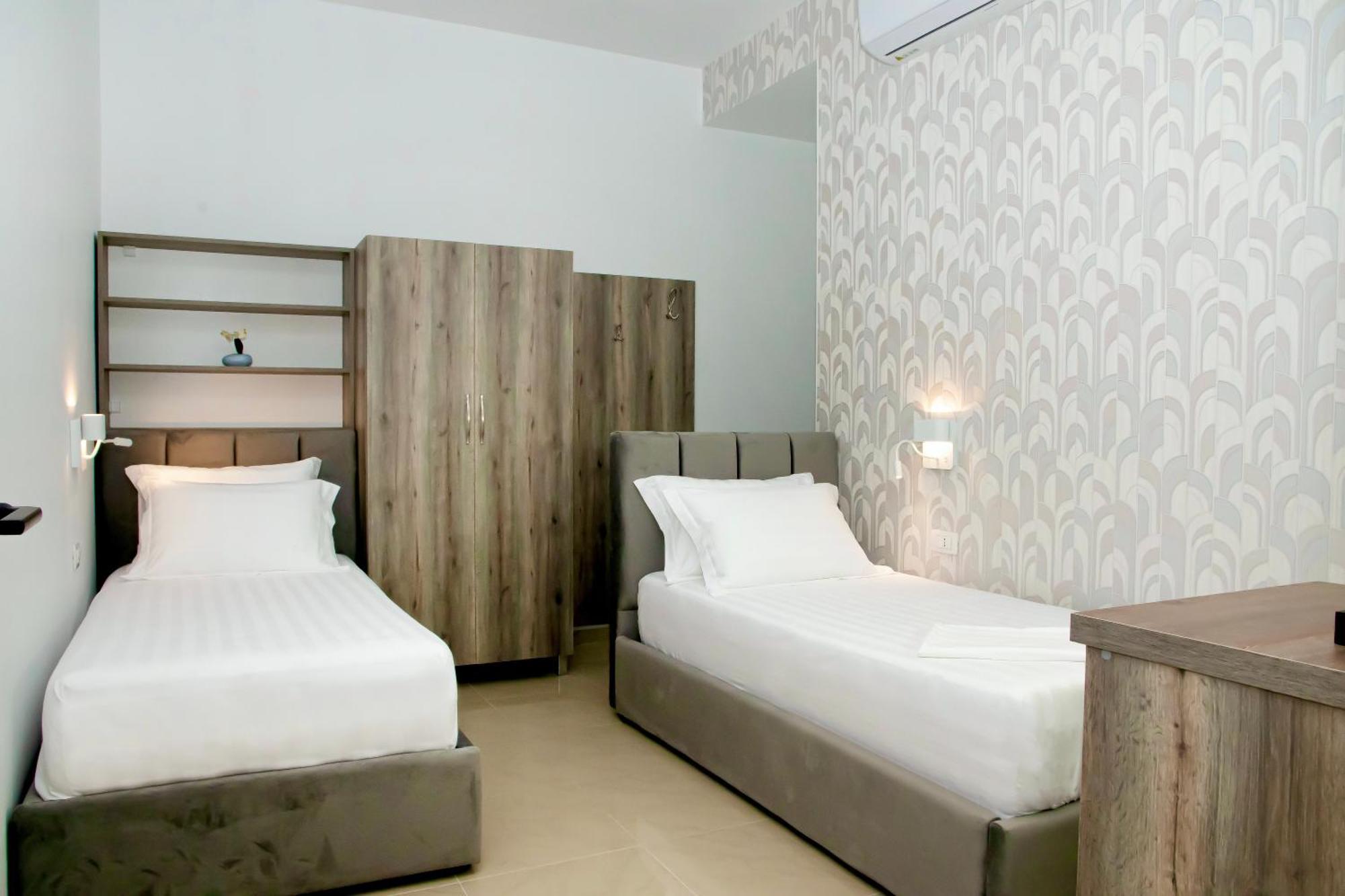 Alv Rent Rooms فلورا المظهر الخارجي الصورة
