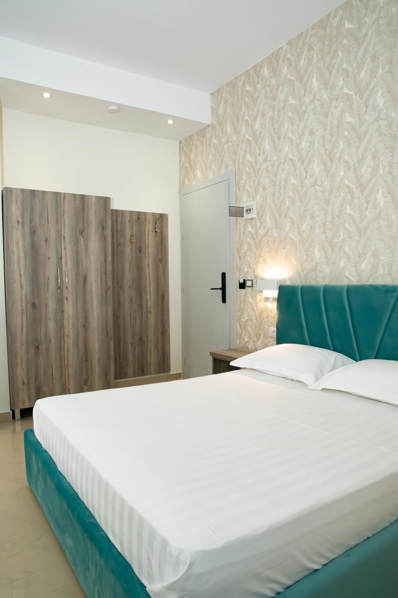 Alv Rent Rooms فلورا المظهر الخارجي الصورة